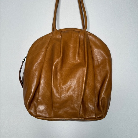 Hobo Divine Shoulder Bag Tan Adjustable Strap Soft Leather - Picture 2 of 9